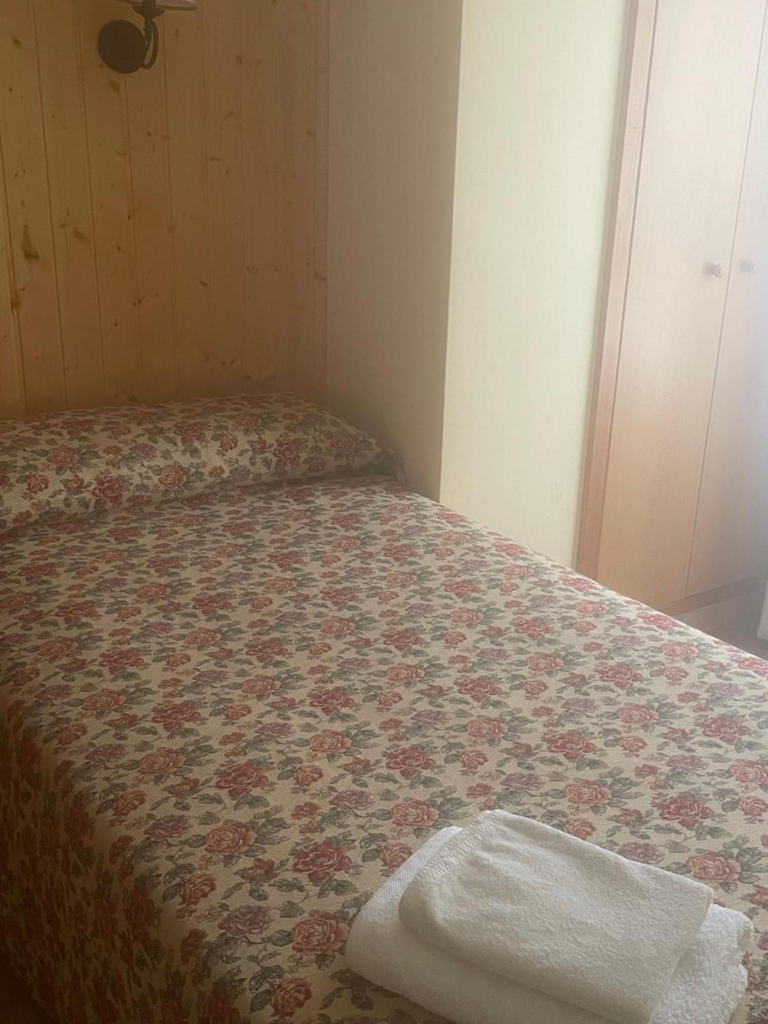 Ostello La Posá Villar del Arzobispo Esterno foto